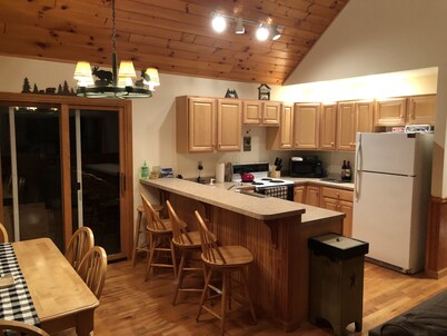 Hideaway in the Great North Woods - direct access to snowmobile trails