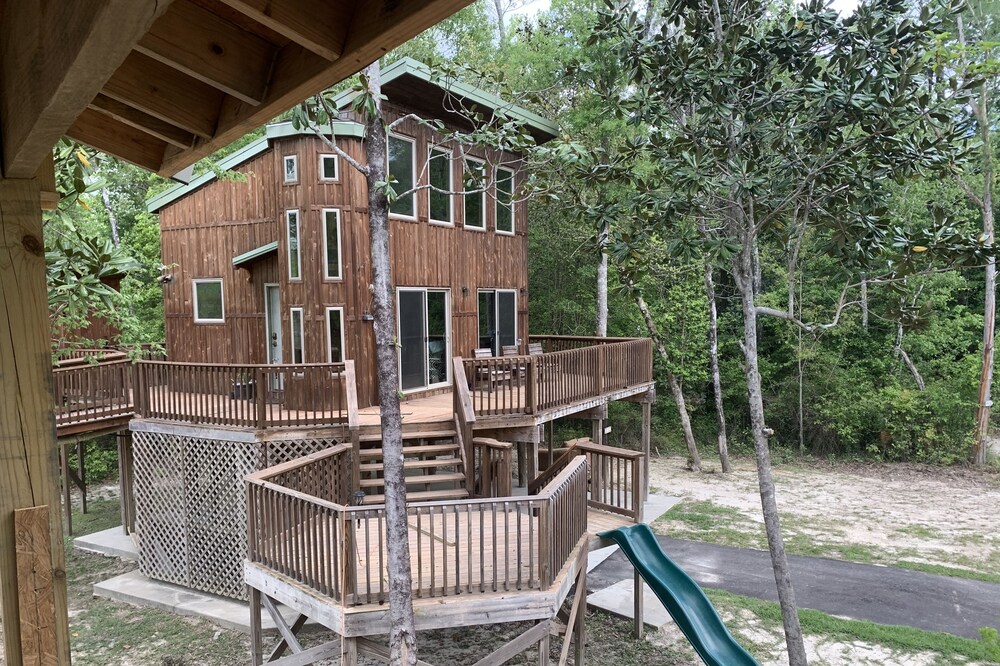 Cozy Cabin on the River