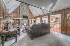 Smart TV, fireplace, DVD player, books - BBQ, Smart T.V. WiFi, Nearby Park, Gym, kids activities (Overland Park)