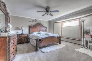 8 soverom, skrivebord, strykejern/-brett og wi-fi (inkludert)