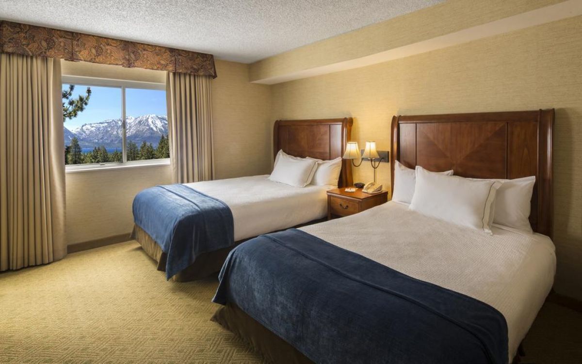 Vacation Starts Here! 3 Convenient Units, Walk to the Beach or Ride a Gondola!