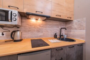 Apartment | Eigene Küche | Kühlschrank, Mikrowelle, Herdplatte, Wasserkocher