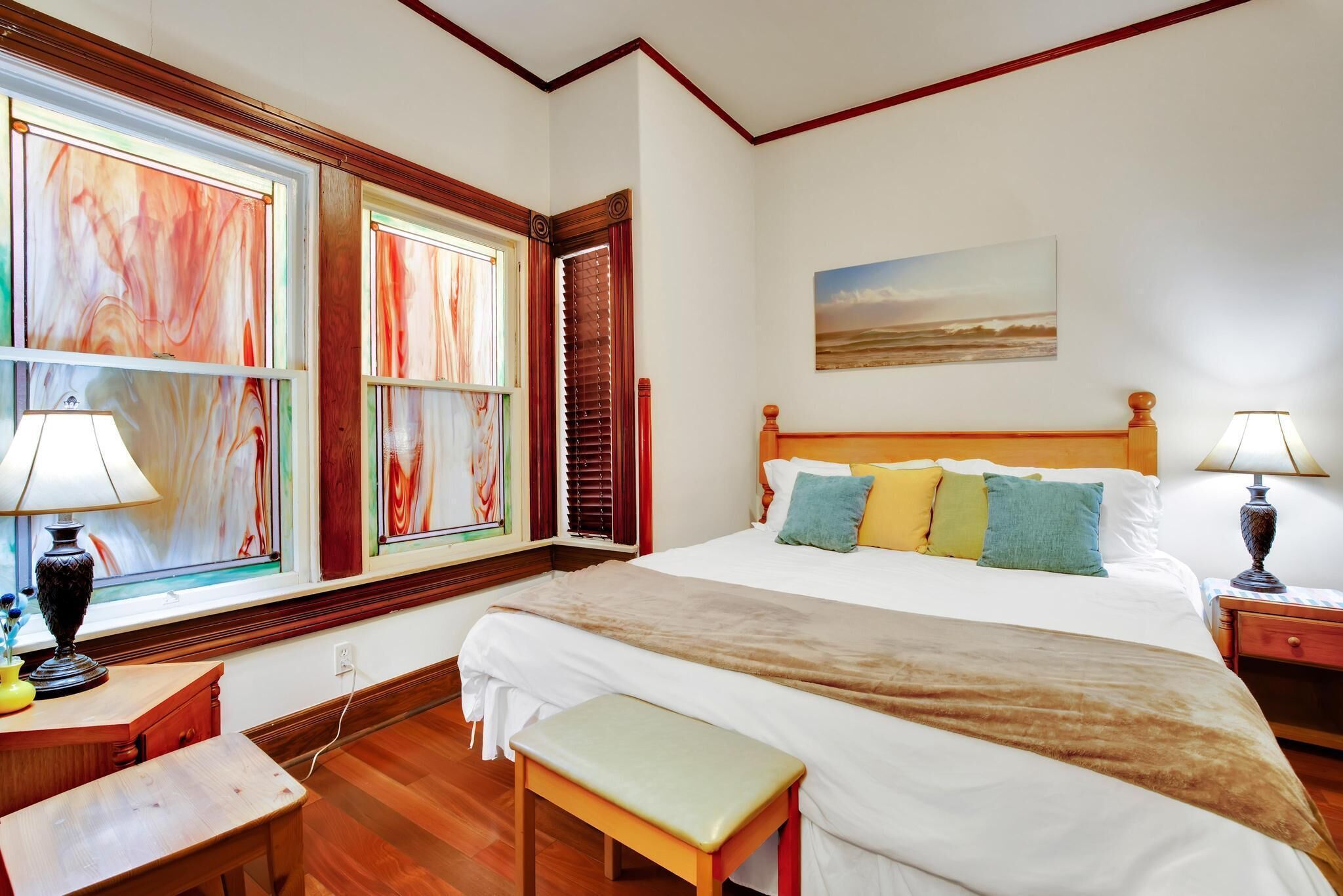 Downtown Victorian 2 Bedroom with Balcony! 