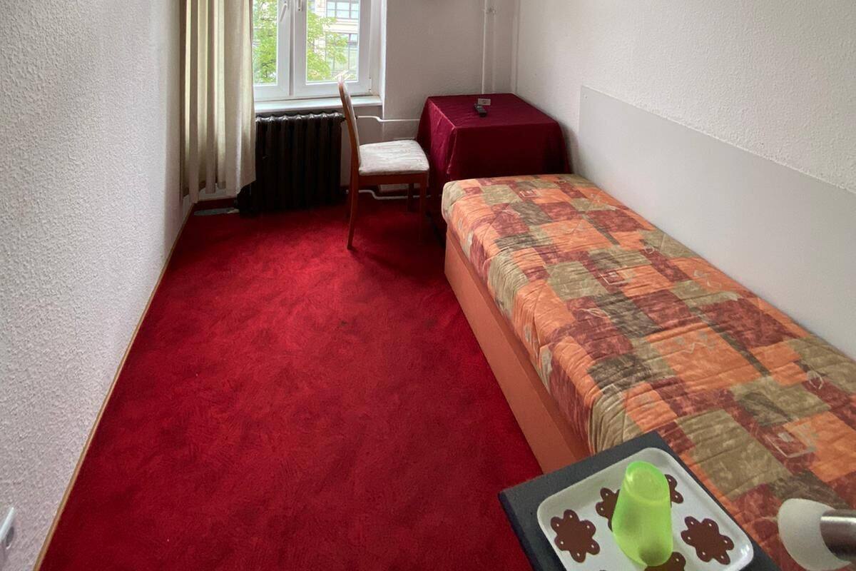 Economy Single Room | Desk, laptop workspace, WiFi (free)