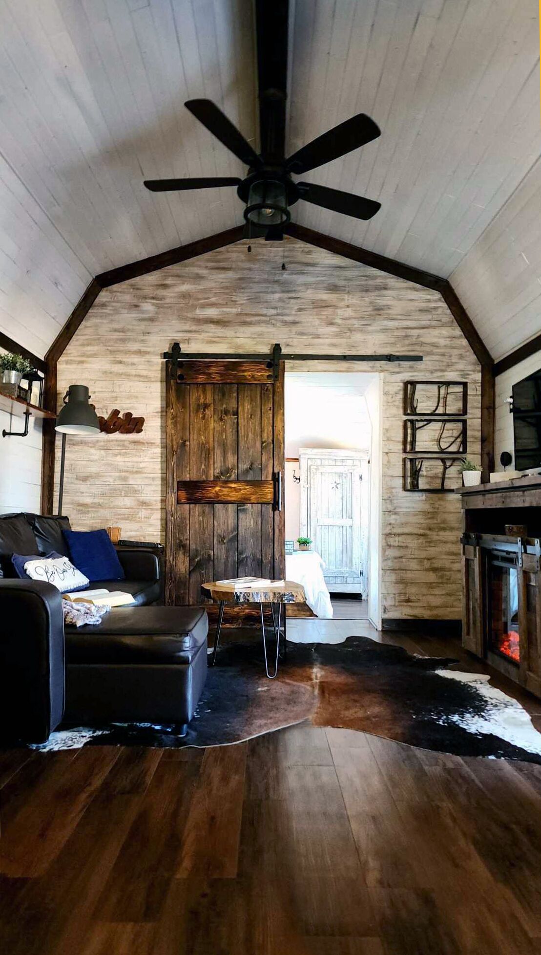 Älytelevisio, takka, DVD-soitin