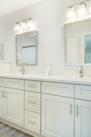 Towels - 5C, Sippin’ by the Shore (Destin)