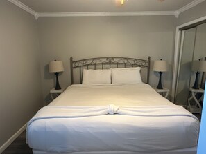 1 habitación, tabla de planchar con plancha, wifi gratis y ropa de cama 