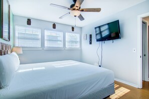 1 chambre, fer et planche à repasser, lit de bébé portatif