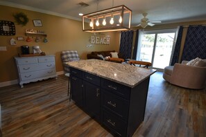 Uklassifisert bilde, 3 av 8, knapp