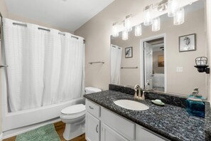 Sèche-cheveux, serviettes fournies