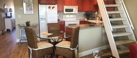 Frigorífic, microones, forn i placa de cuina