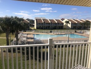 Property grounds - 8 E Two Bedroom Condo | 2 Bed, 2 Bath (Destin)