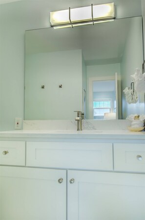 Unclassified image, 3 of 31, button