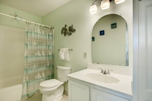 Sèche-cheveux, serviettes fournies