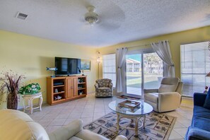 Unclassified image, 3 of 33, button - 3A, Rumrunner Retreat (Destin)