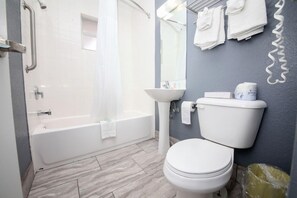 Bathroom - Beach House INN (Daytona Beach)