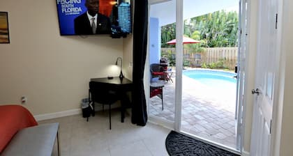 Fantasy Island Inn - Poolside King Room 1