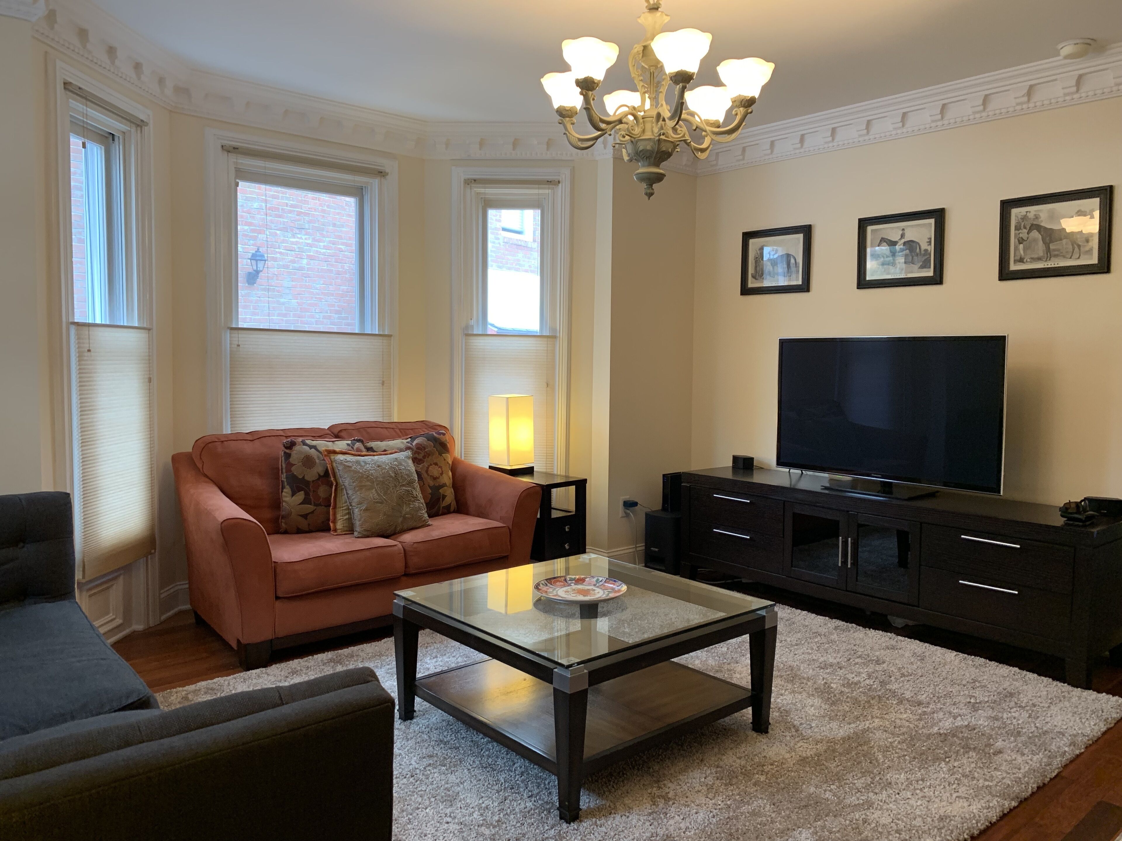 Quaint Two Bedroom in the Heart of Saratoga!