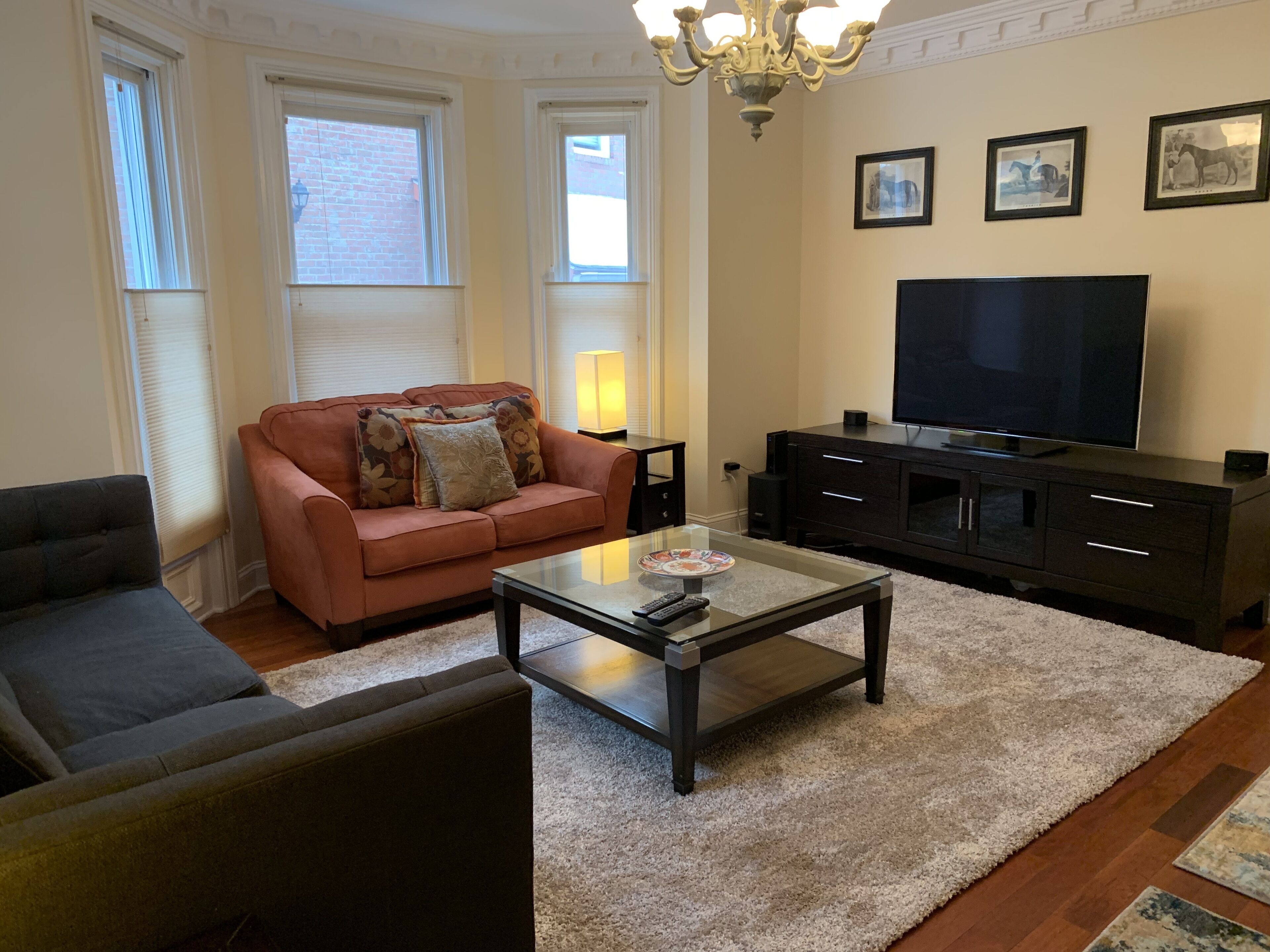 Quaint Two Bedroom in the Heart of Saratoga!