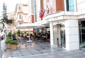 Outdoor dining - Rhiss Hotel Bostanci (Istanbul)