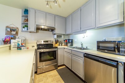 3 Bedroom Townhome with Views Near The Village at Mammoth! Wifi!