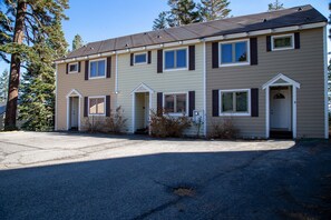 A two-story building with a parking lot in front. - 3 Bedroom Townhome with Views Near The Village at Mammoth! Wifi! (Mammoth Lakes)