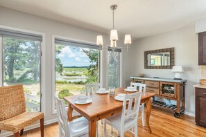 Appart'hôtel | Cuisine privée | Réfrigérateur, micro-ondes, plaque de cuisson, lave-vaisselle