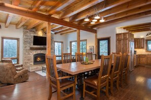 Tembion House | Private kitchen | Fridge, microwave, stovetop, dishwasher - Tembion House (Taos Ski Valley)