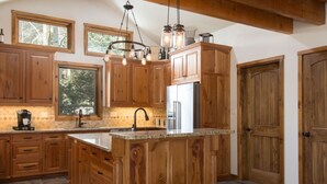 Tembion House | Private kitchen | Coffee/tea maker, fridge, microwave, stovetop - Tembion House (Taos Ski Valley)