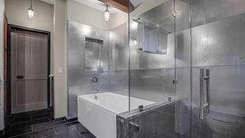 Chalet (Bavarian Chalet 4) | Bathroom