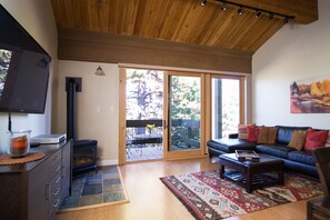 Northstar - Village View | Living room | Flat-screen TV, fireplace, DVD player - Northstar - Village View (Truckee)