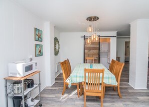 Bikini Bottom | Private kitchen | Fridge, microwave, stovetop, dishwasher
