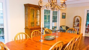 Bikini Top | Private kitchen | Coffee/tea maker, fridge, microwave, stovetop - Bikini Top (Tybee Island)