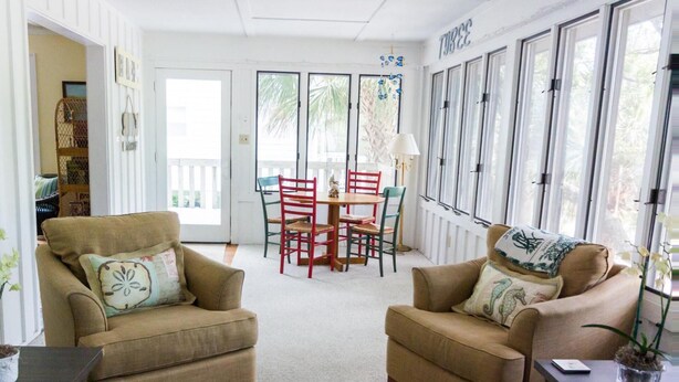 Bikini Top | Living room | Flat-screen TV, DVD player, foosball - Bikini Top (Tybee Island)