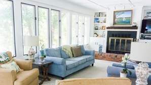 Bikini Top | Living room | Flat-screen TV, DVD player, foosball - Bikini Top (Tybee Island)