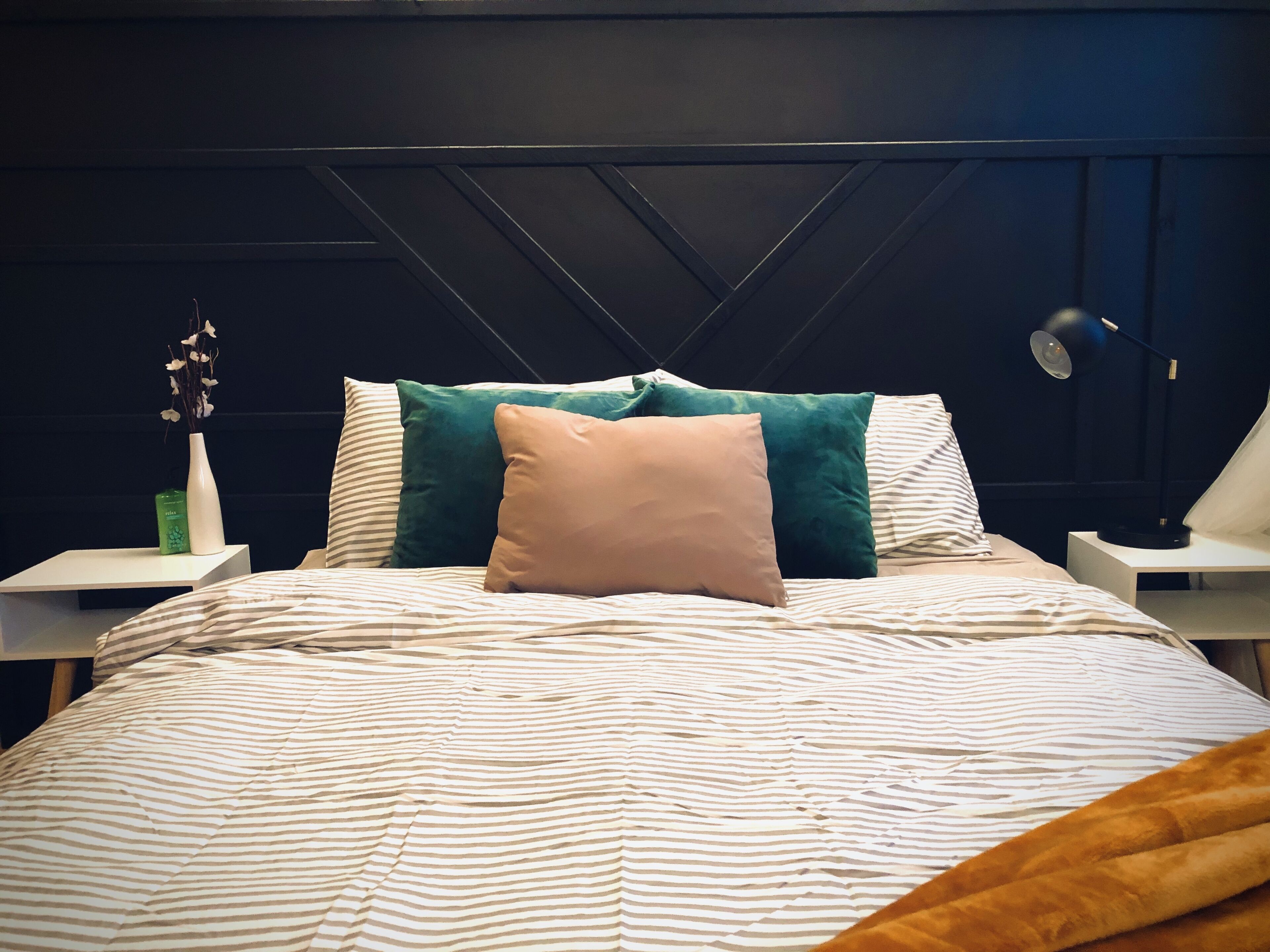 The Matterhorn Escape, cozy hillside Kellogg Condo