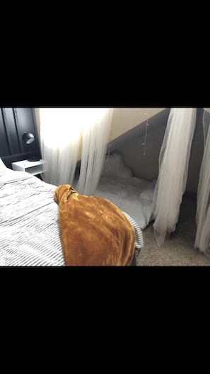 1 bedroom, desk, free WiFi, bed sheets