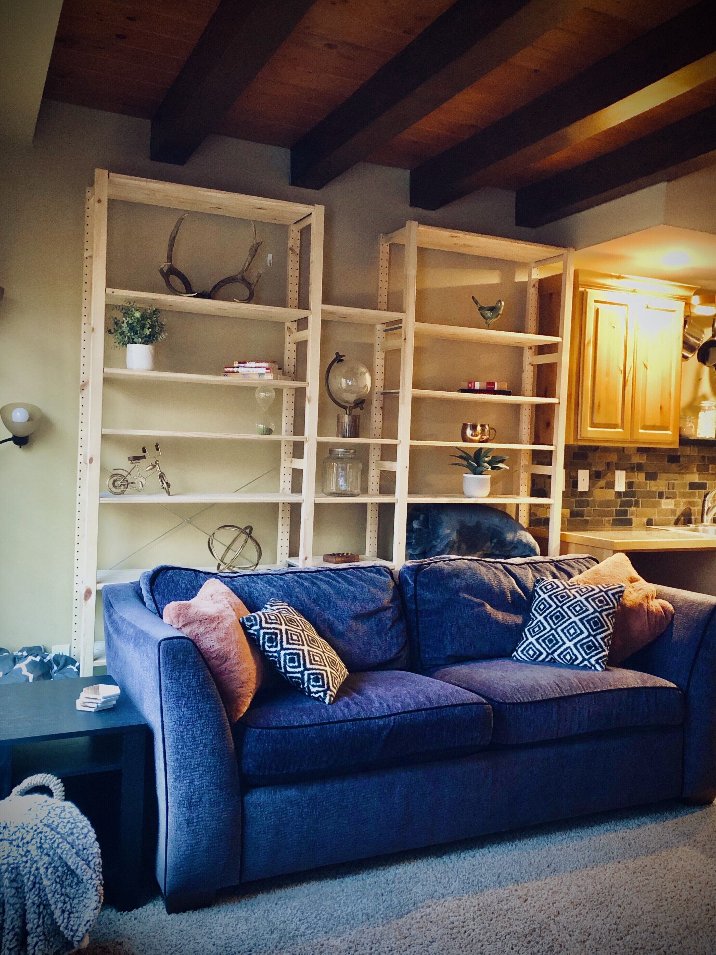 The Matterhorn Escape, cozy hillside Kellogg Condo