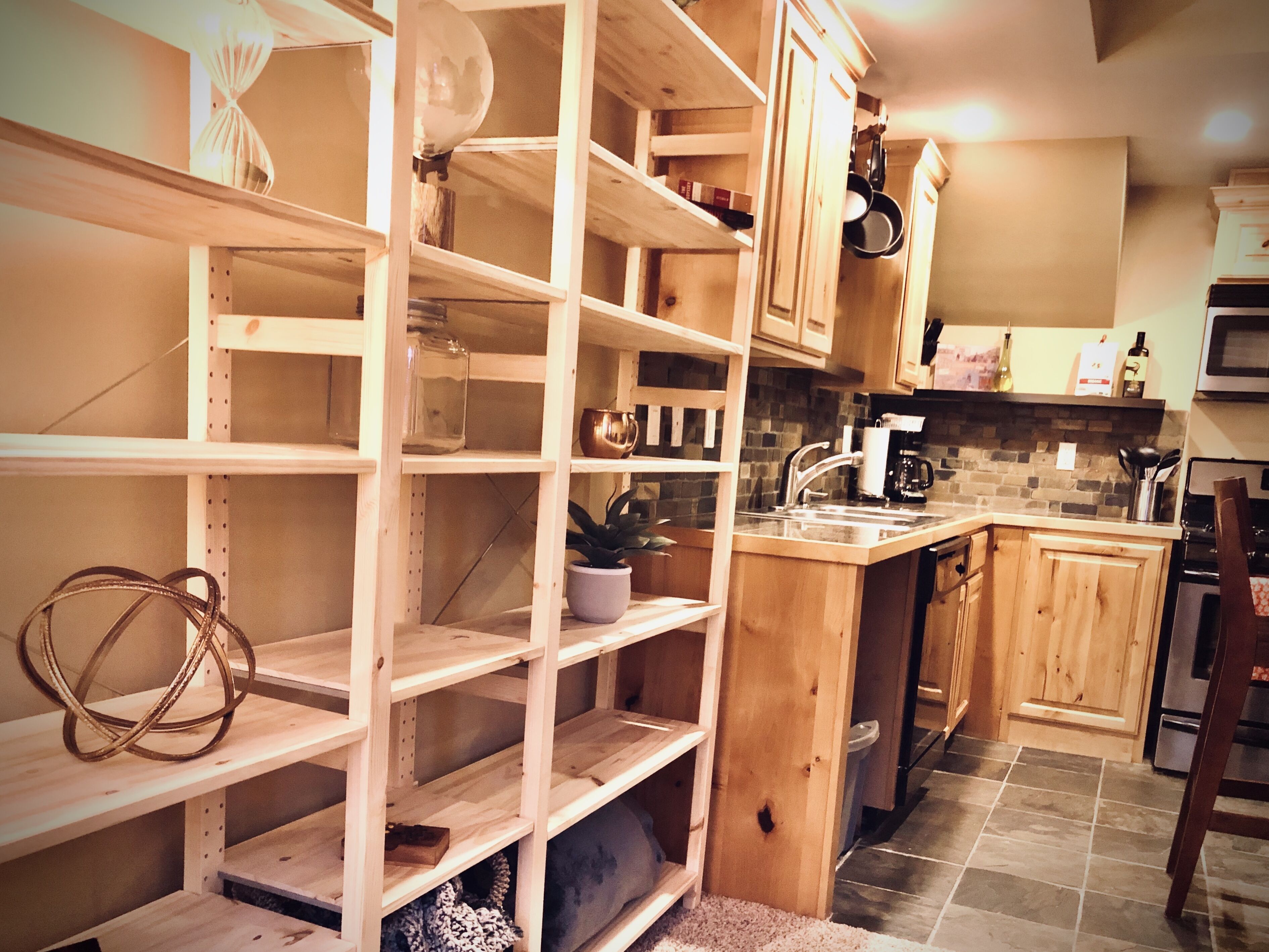 The Matterhorn Escape, cozy hillside Kellogg Condo