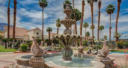 Oasis with 3rd Bedroom/Den, sleeps 6, 3 patios, adult and childrens bikes