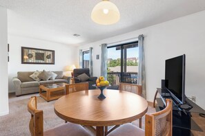 Una Smart TV, un reproductor de DVD