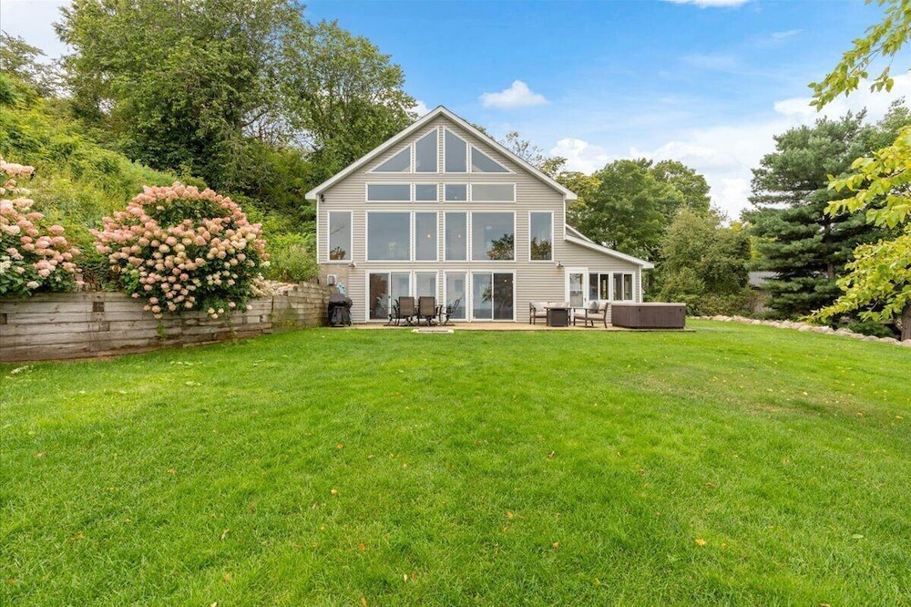 Lake front home on beautiful Lake Mille Lacs with a 210 degree view of the lake.