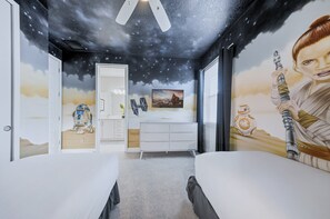 4 bedrooms, iron/ironing board, WiFi, bed sheets