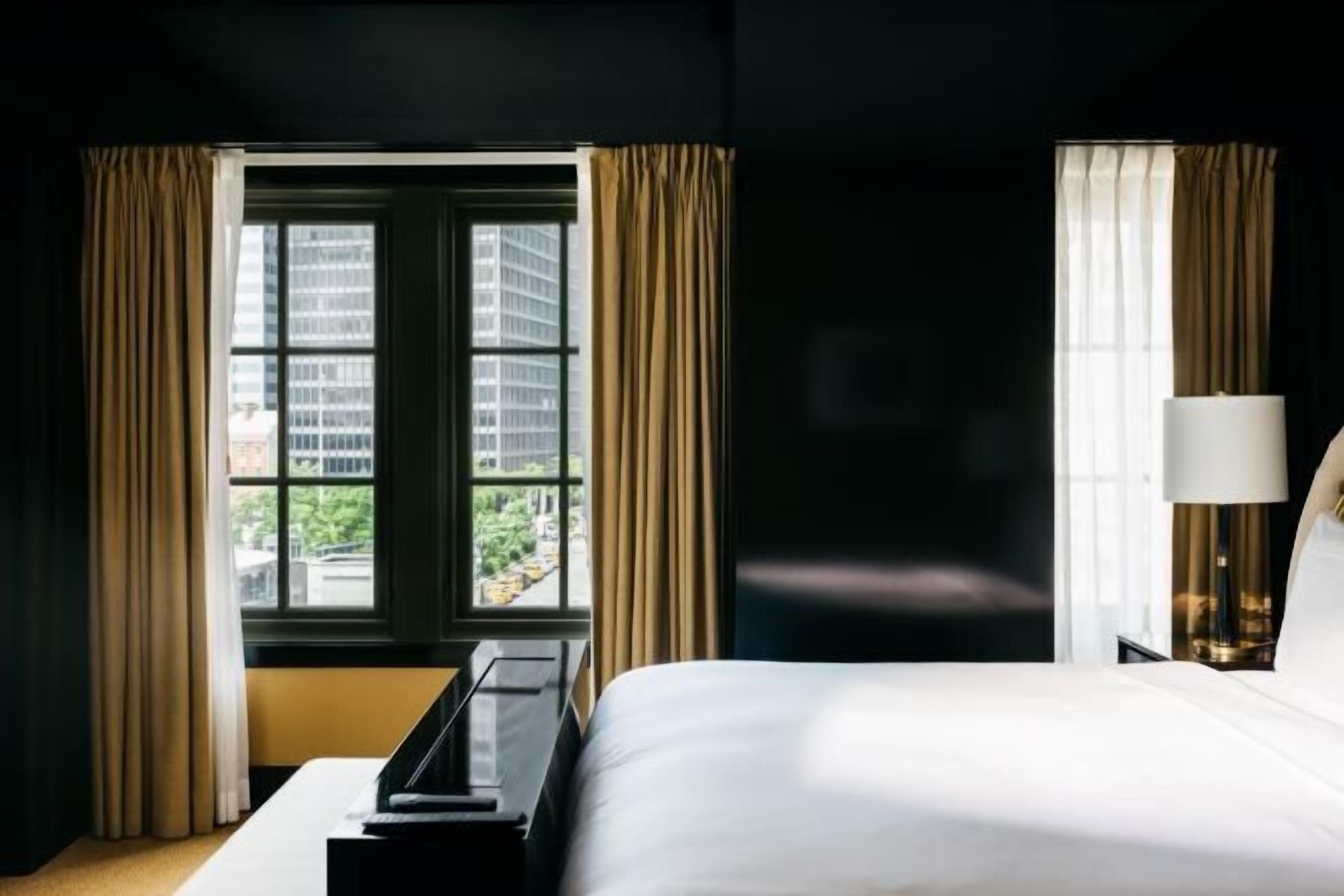 Frette Italian sheets, premium bedding, minibar, in-room safe