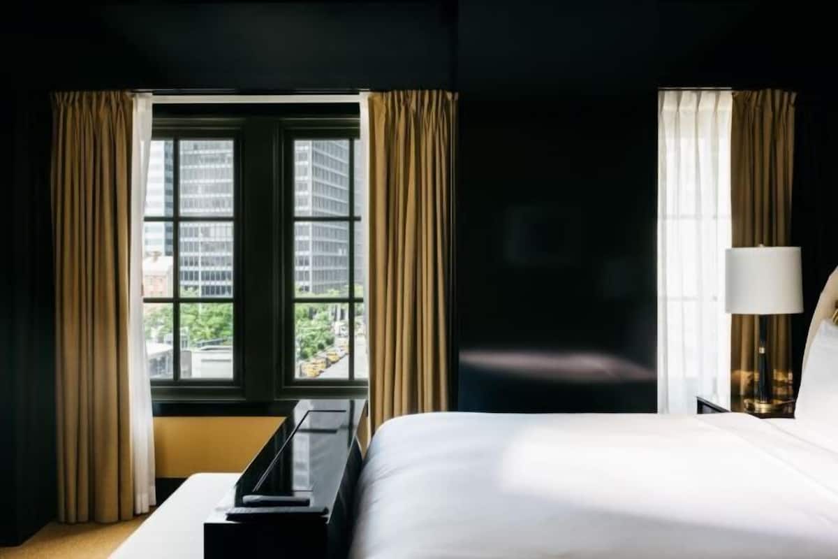 Frette Italian sheets, premium bedding, minibar, in-room safe