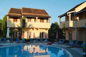 Outdoor pool - Eleni Family Apartments (Corfu)