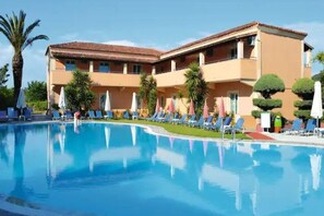Outdoor pool - Eleni Family Apartments (Corfu)