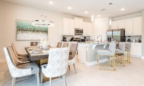 Dining - Chic Home with Gaming Loft at Encore (Kissimmee)