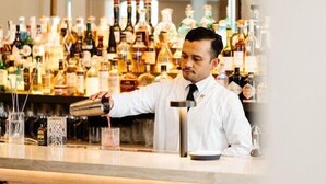 A bar area with a bartender preparing drinks. - Beaumont (Maastricht)