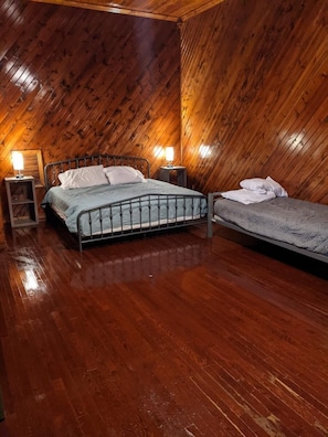 4 dormitorios, tabla de planchar con plancha, cuna de viaje y wifi